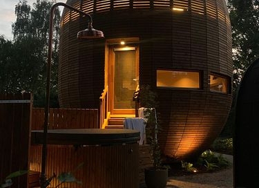 Chalet design avec bain à remous, sauna et terrasse sur le toit - 23