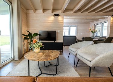 Detached vacation home with veranda - 3