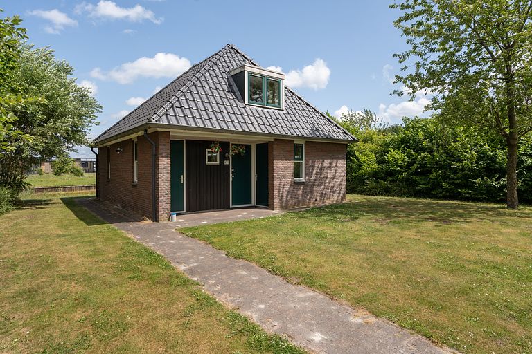 Animal friendly bungalow in Drenthe - 1