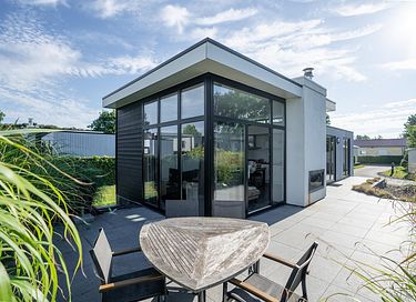 Modern vakantiehuis op vakantiepark aan zee
