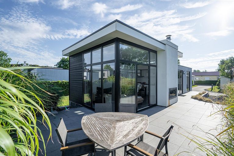Moderne Ferienwohnung im Ferienpark am Meer - 1