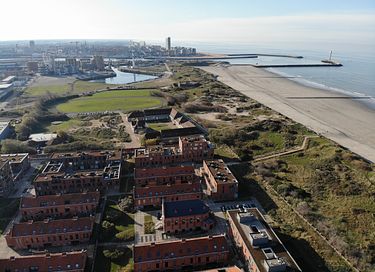 Aan het strand in een historisch ziekenhuis - 10