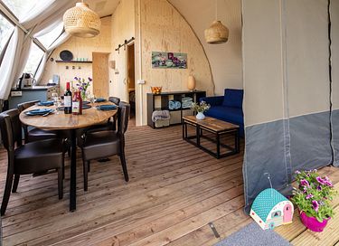 Tente glamping de luxe au bord d'un lac avec vue - 9