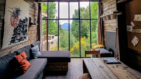 Family-friendly cabin surrounded by nature - 4