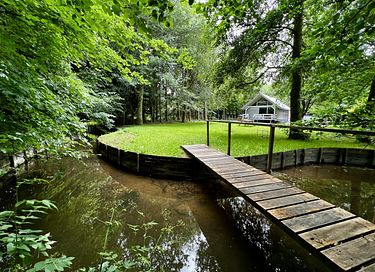 Unieke chalet met hottub aan een riviertje 