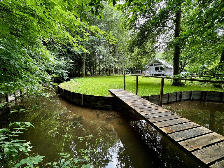 Unique chalet with hot tub on a river - 1
