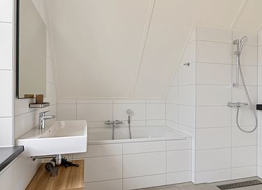 Luxury water house in West Friesland - 12