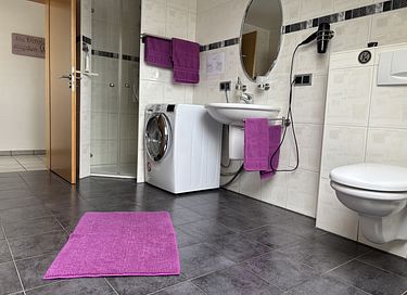 Spacious upstairs apartment in a rural setting - 13