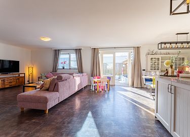 Spacious holiday home with hot tub and garden - 4