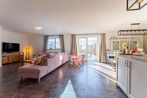 Spacious holiday home with hot tub and garden - 4