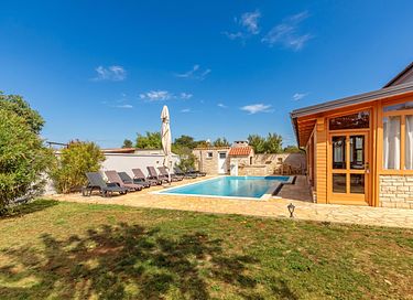Group accommodation with private pool - 42