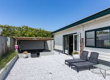 Spacious holiday home with hot tub and garden - 2