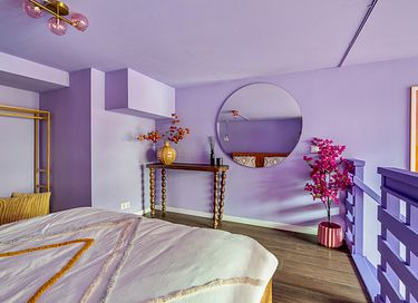 Stilvoll übernachten in einer violetten Oase - 33