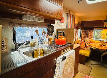 Retro B&B Caravan on a Small Island  - 7