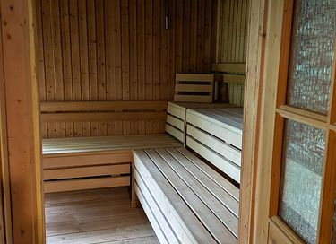 Séjour spacieux dans une grange en bois avec cinéma - 15