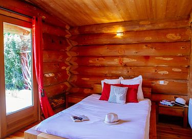 Rugged log cabin near Bordeaux, France - 4