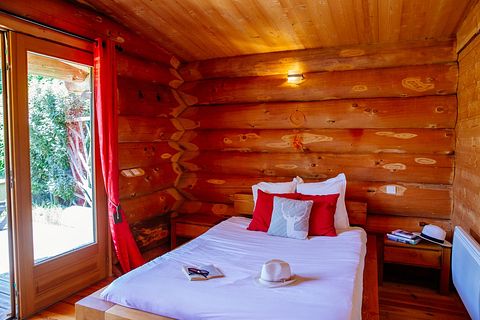 Rugged log cabin near Bordeaux, France - 4