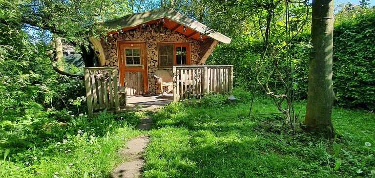 Stimmungsvolle Wanderhütte inmitten der Natur - 1