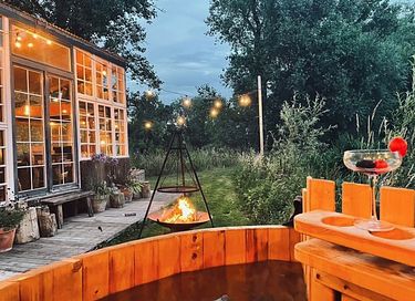 Unique Tiny House with private hot tub - 2