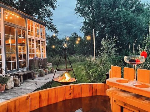 Unique Tiny House with private hot tub - 2