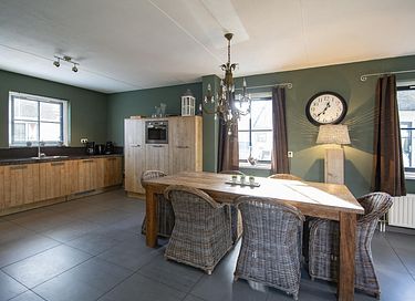 Attractive vacation home with whirlpool - 9
