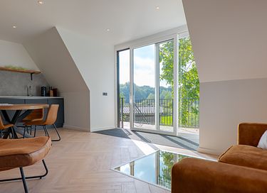 Spend the night overlooking the woods - 5