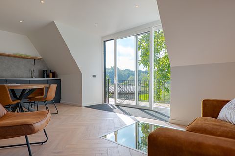 Spend the night overlooking the woods - 5