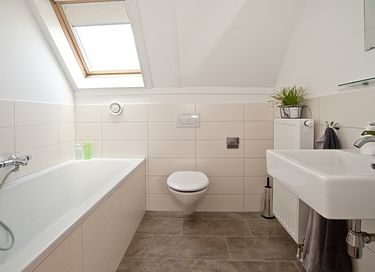 Vakantiewoning met tuin op waterrijk park - 8