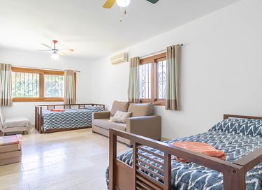 Large holiday home with private pool and garden - 27