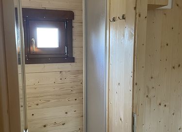 Gemütliche Waldkapsel mit Badefass - 8