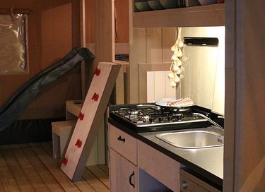 Grande tente safari dans un camping familial - 4