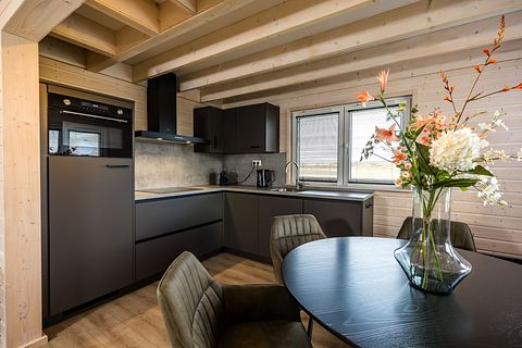 Detached vacation home with veranda - 5