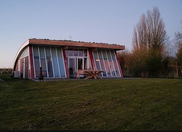 Grasdakwoning met uitzicht over Reitdiep  