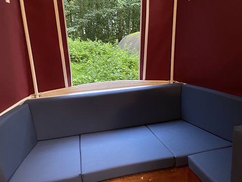 Spending the night in a cabin boat - 3