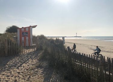 Aan het strand in een historisch ziekenhuis - 24