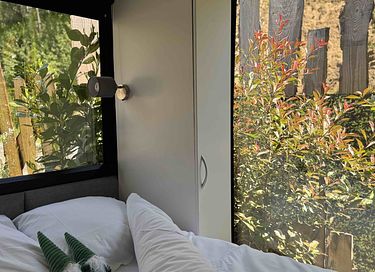 tiny house dans les bois avec bain à remous - 4