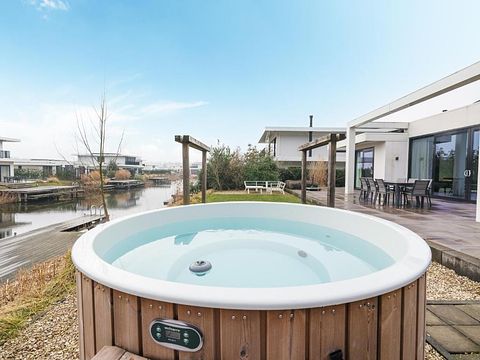 Holiday home with a hot tub on the waterfront - 3
