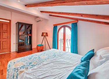 Villa met zoutwaterzwembad en zeezicht - 25