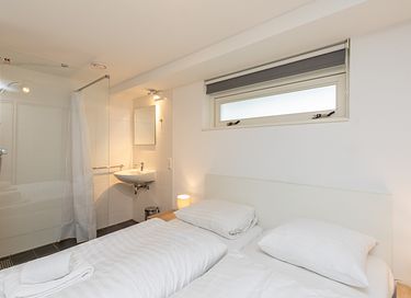 Villa de plage moderne avec sauna et jardin ensoleillé - 12
