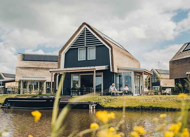 Waterfront villa with sauna in Friesland