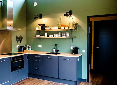 Tiny house in Friesland bij een groot meer - 12