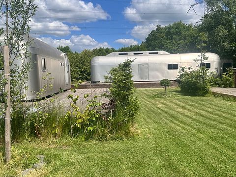 Retro caravan met groot terras - 3