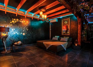 Luxury private wellness suite with pool - 5