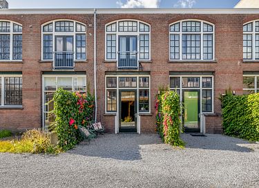 Farbenfrohes Loft mit Palmen in Breda