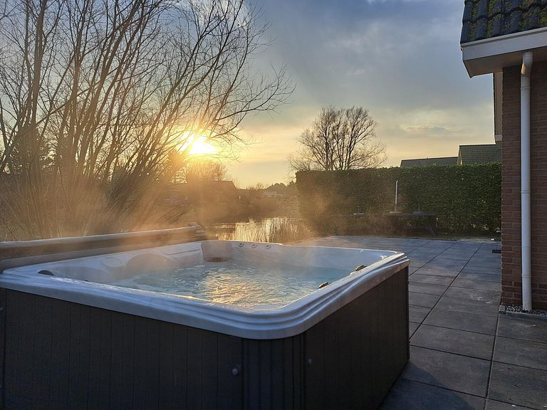 Luxury villa with whirlpool near the IJsselmeer - 1