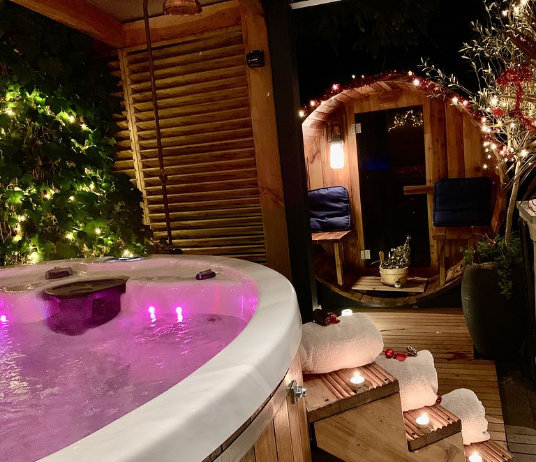 Romantic stay with hot tub and sauna - 1