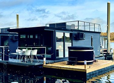 Bateau-maison avec toit terrasse et hottub - 2