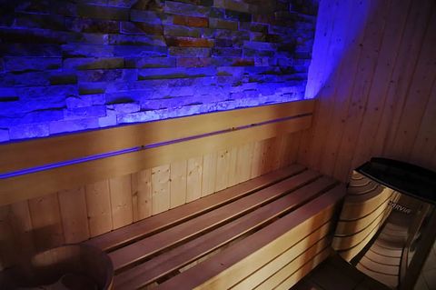 Waterfront holiday home with sauna - 3