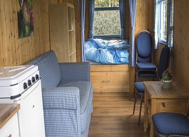 Cricus wagon on small campsite in Drenthe - 3