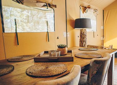 Tente safari de luxe en camping polyvalent - 12